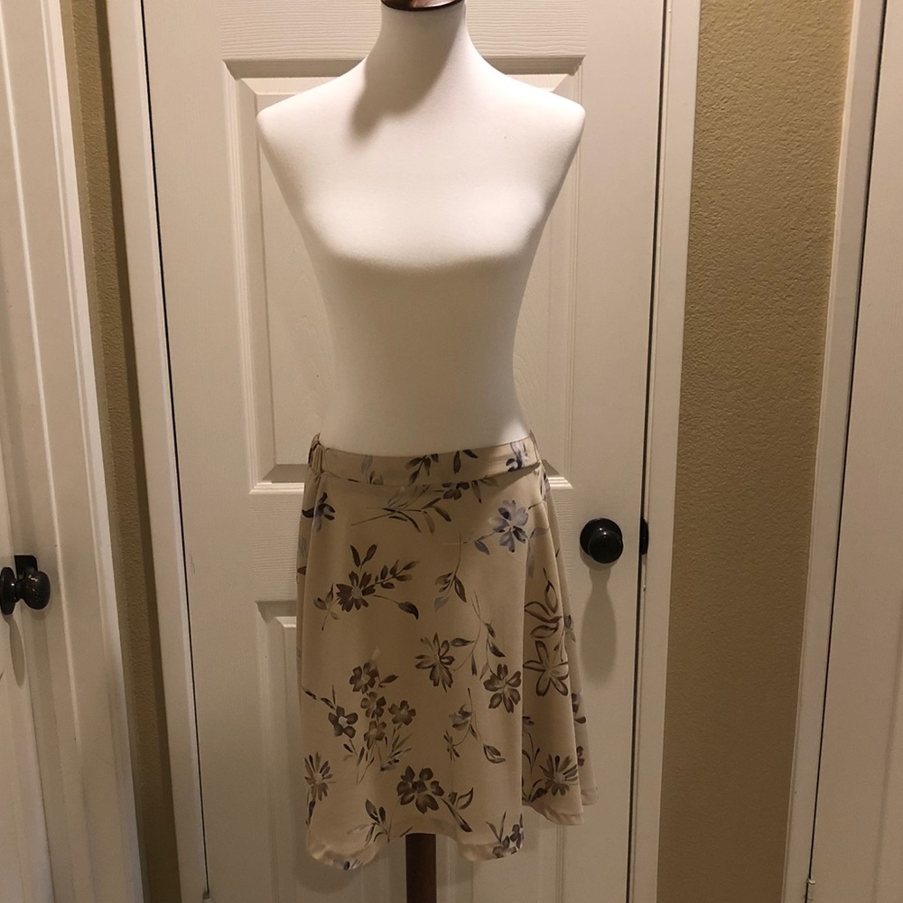 Cute Halo skirt in EUC